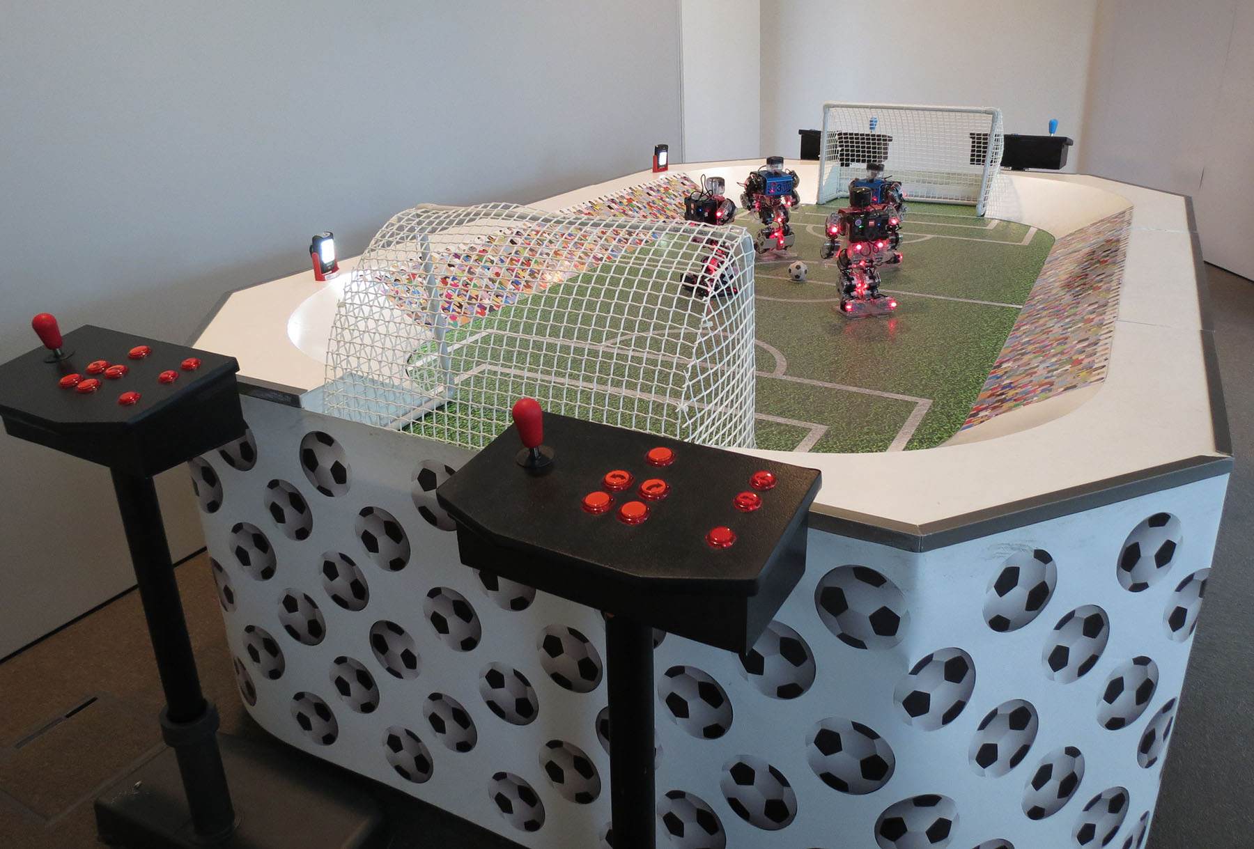 Vu des bornes de controle des robots footballeurs